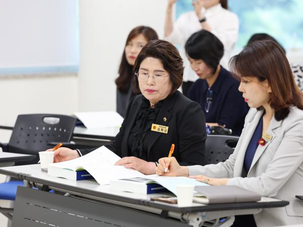 제1기 전라남도의회 의정 아카데미 첨부이미지 : 25년06월25일 제1기 전라남도의회 의정 아카데미 (5).jpg