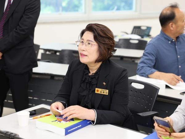 제1기 전라남도의회 의정 아카데미 첨부이미지 : 25년06월25일 제1기 전라남도의회 의정 아카데미 (20).jpg