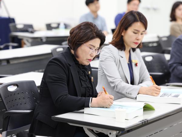제1기 전라남도의회 의정 아카데미 첨부이미지 : 25년06월25일 제1기 전라남도의회 의정 아카데미 (12).jpg