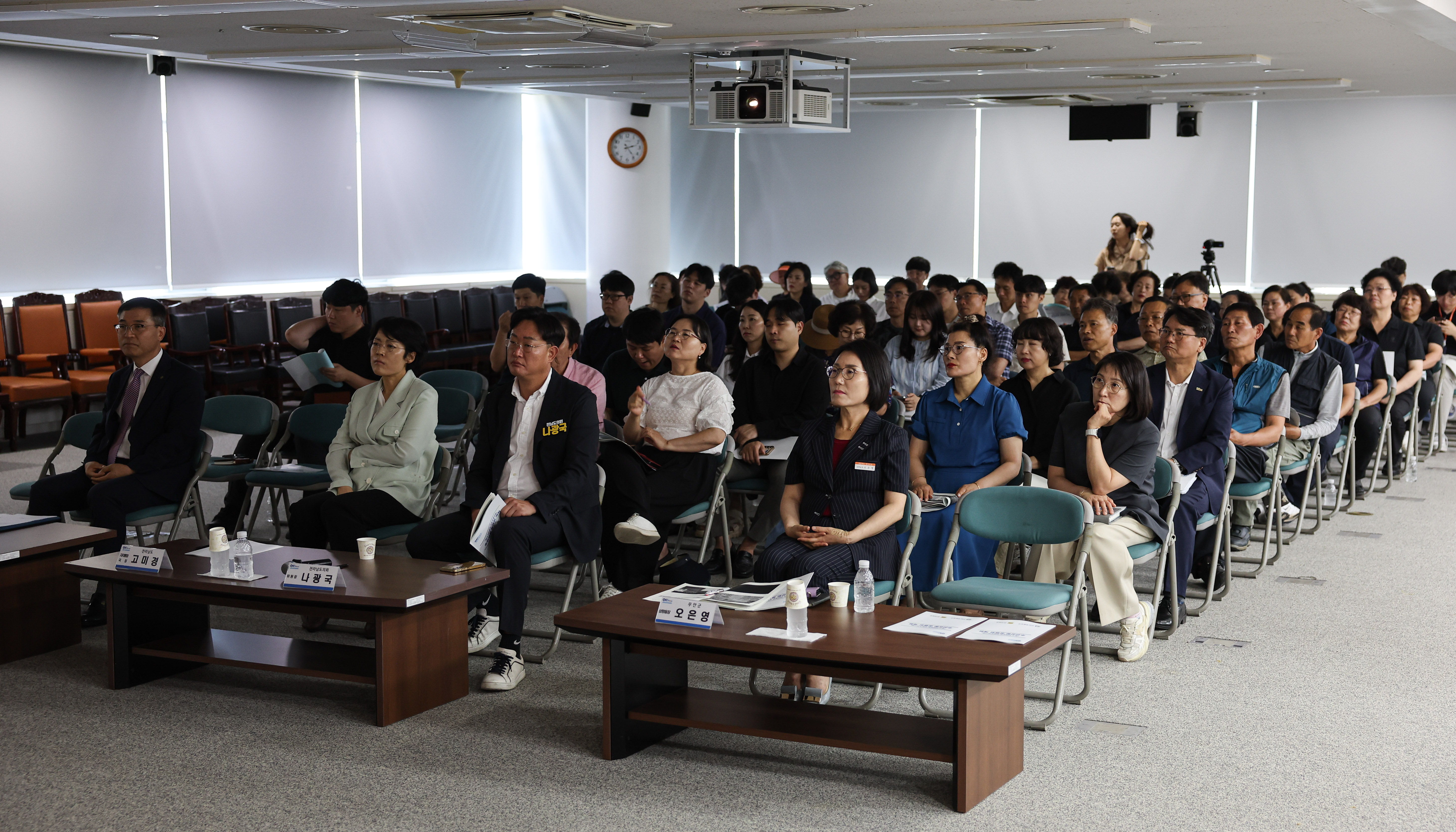 청사 전면광장 공원조성사업 설명회 첨부이미지 : 25년06월23일 청사 전면광장 공원조성사업 설명회 (6).jpg