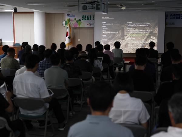청사 전면광장 공원조성사업 설명회 첨부이미지 : 25년06월23일 청사 전면광장 공원조성사업 설명회 (3).jpg