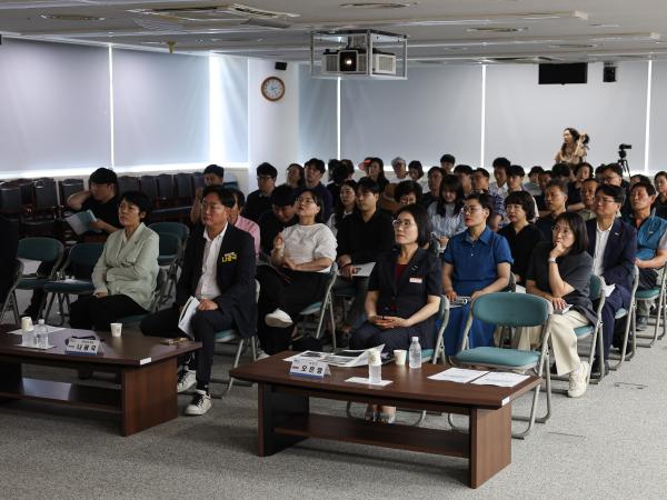 청사 전면광장 공원조성사업 설명회 첨부이미지 : 25년06월23일 청사 전면광장 공원조성사업 설명회 (6).jpg