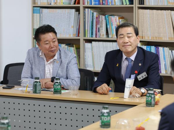 제391회 정례회 보건복지환경위원회 현지활동 첨부이미지 : 25년06월16일 제391회 정례회 보건복지환경위원회 현지활동 (노숙인재활시설) (21).jpg