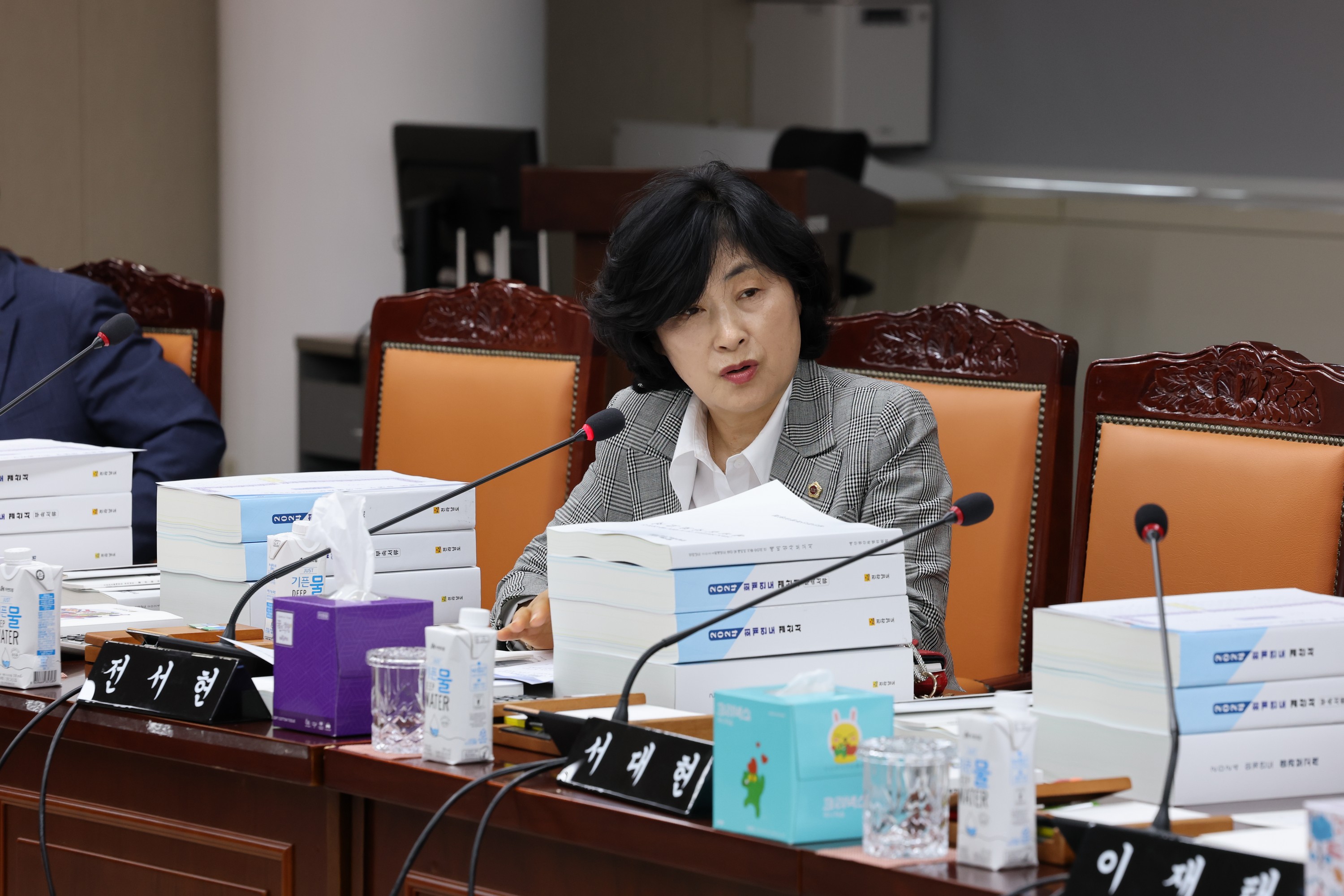 전라남도 2024회계연도 결산 및 예비비 심사 첨부이미지 : 25년06월12일 전라남도 2024회계연도 결산 및 예비비 심사 - 113.jpg