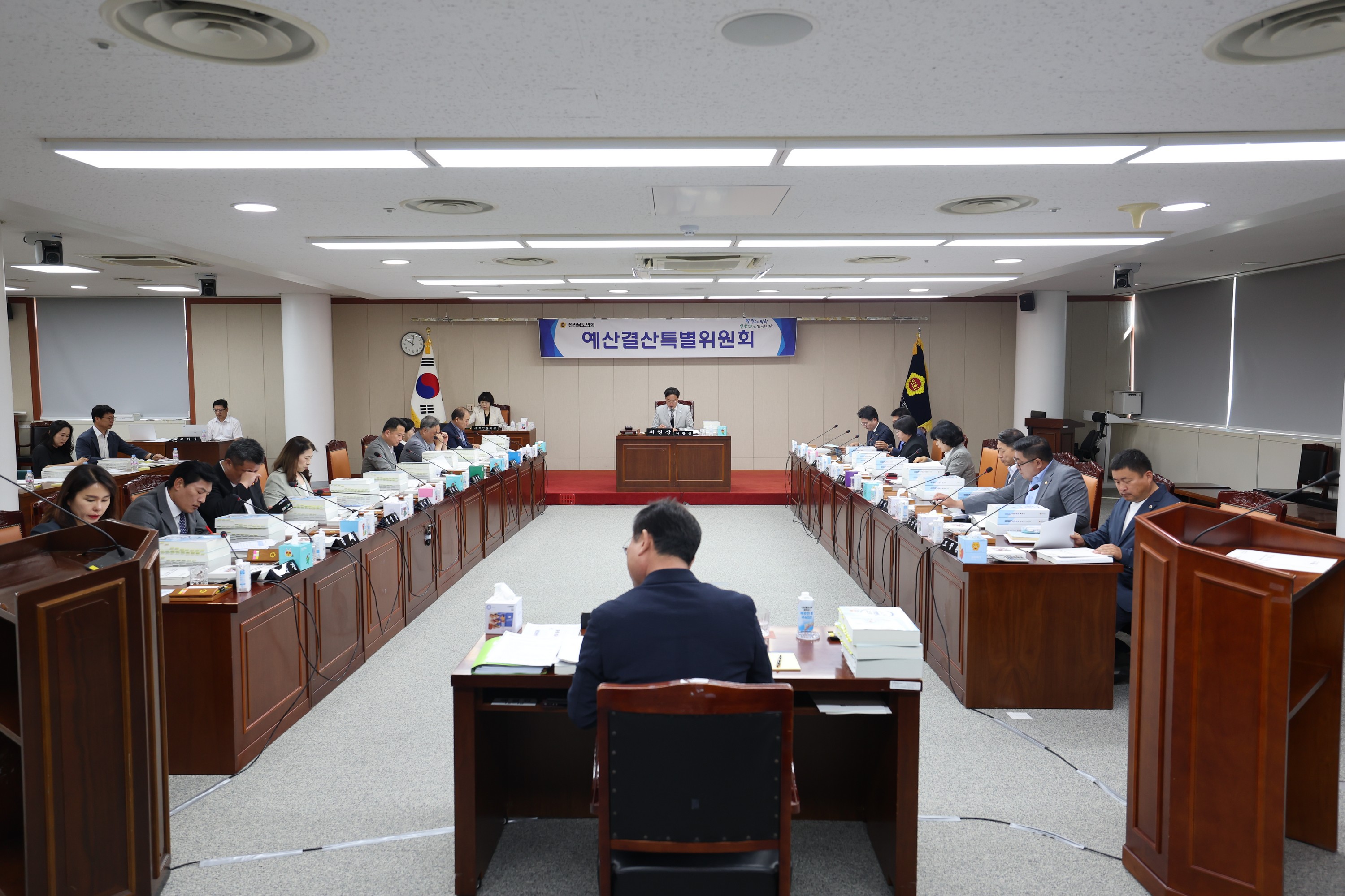 전라남도 2024회계연도 결산 및 예비비 심사 첨부이미지 : 25년06월12일 전라남도 2024회계연도 결산 및 예비비 심사 - 001.jpg