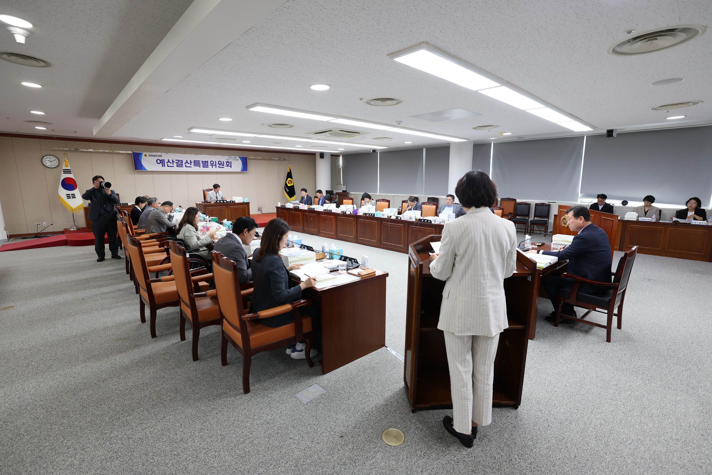 전라남도 2024회계연도 결산 및 예비비 심사 첨부이미지 : 25년06월12일 전라남도 2024회계연도 결산 및 예비비 심사 - 005.jpg