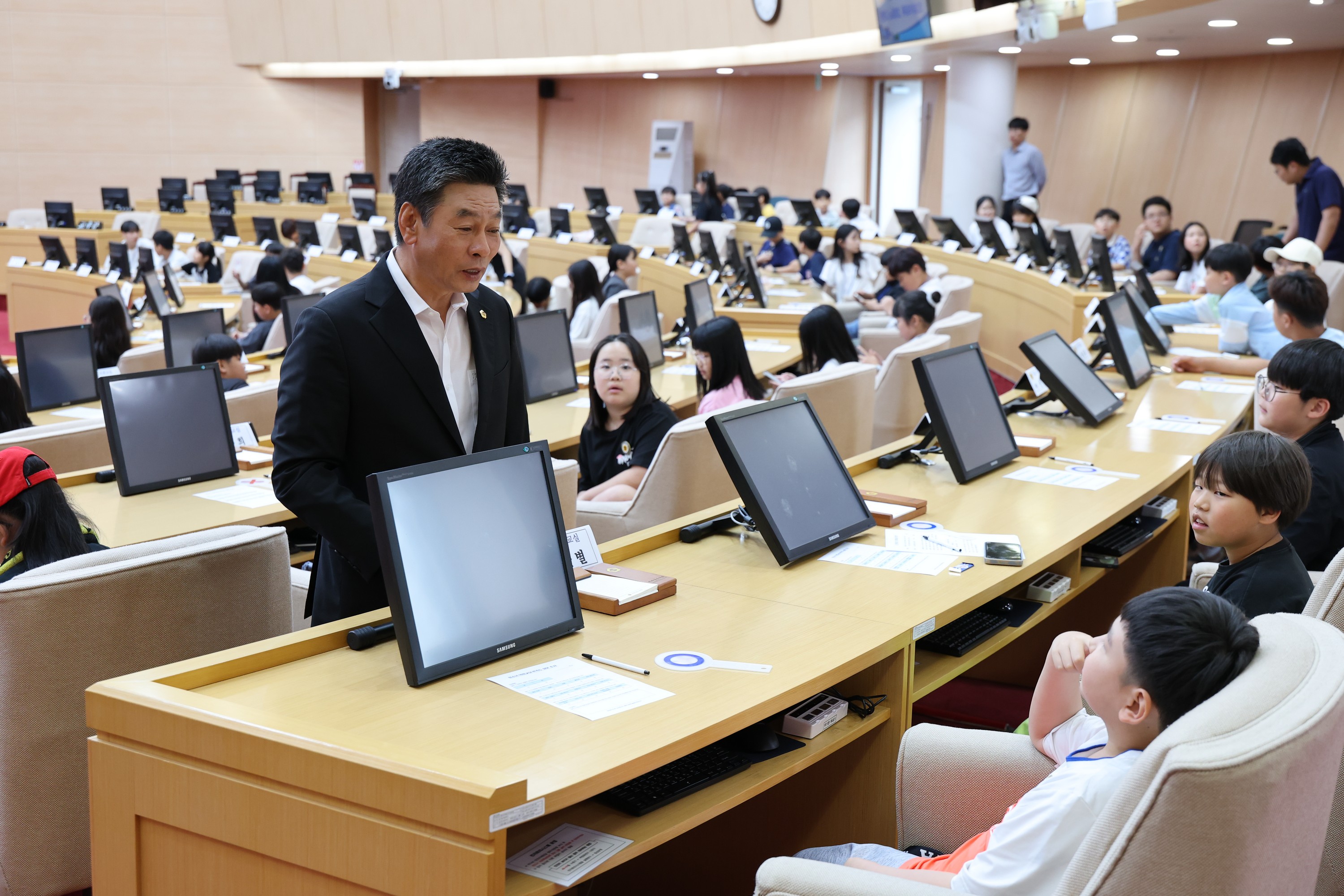 완도 노화초, 목포 이로초 청소년 의회교실 첨부이미지 : 25년06월12일 완도 노화초_ 목포 이로초 청소년 의회교실 - 003.jpg