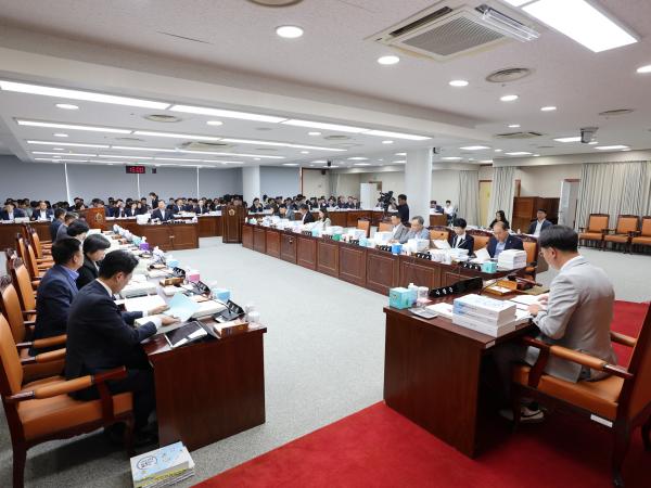 전라남도 2024회계연도 결산 및 예비비 심사 첨부이미지 : 25년06월12일 전라남도 2024회계연도 결산 및 예비비 심사 - 004.jpg