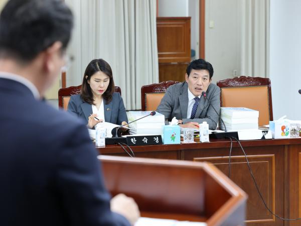 전라남도 2024회계연도 결산 및 예비비 심사 첨부이미지 : 25년06월12일 전라남도 2024회계연도 결산 및 예비비 심사 - 053.jpg