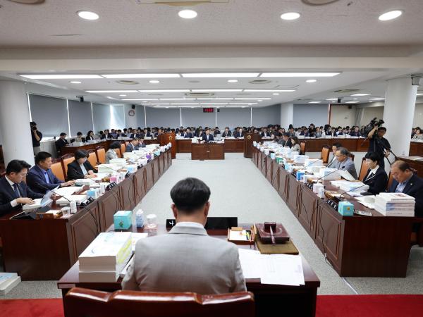 전라남도 2024회계연도 결산 및 예비비 심사 첨부이미지 : 25년06월12일 전라남도 2024회계연도 결산 및 예비비 심사 - 003.jpg