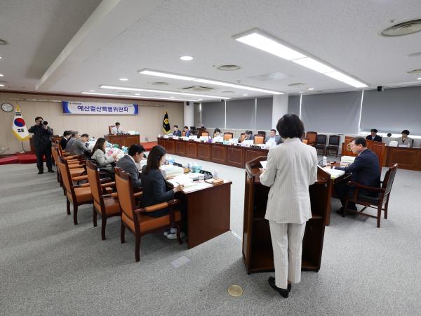 전라남도 2024회계연도 결산 및 예비비 심사 첨부이미지 : 25년06월12일 전라남도 2024회계연도 결산 및 예비비 심사 - 005.jpg
