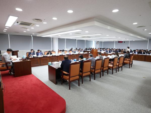 전라남도 2024회계연도 결산 및 예비비 심사 첨부이미지 : 25년06월12일 전라남도 2024회계연도 결산 및 예비비 심사 - 006.jpg