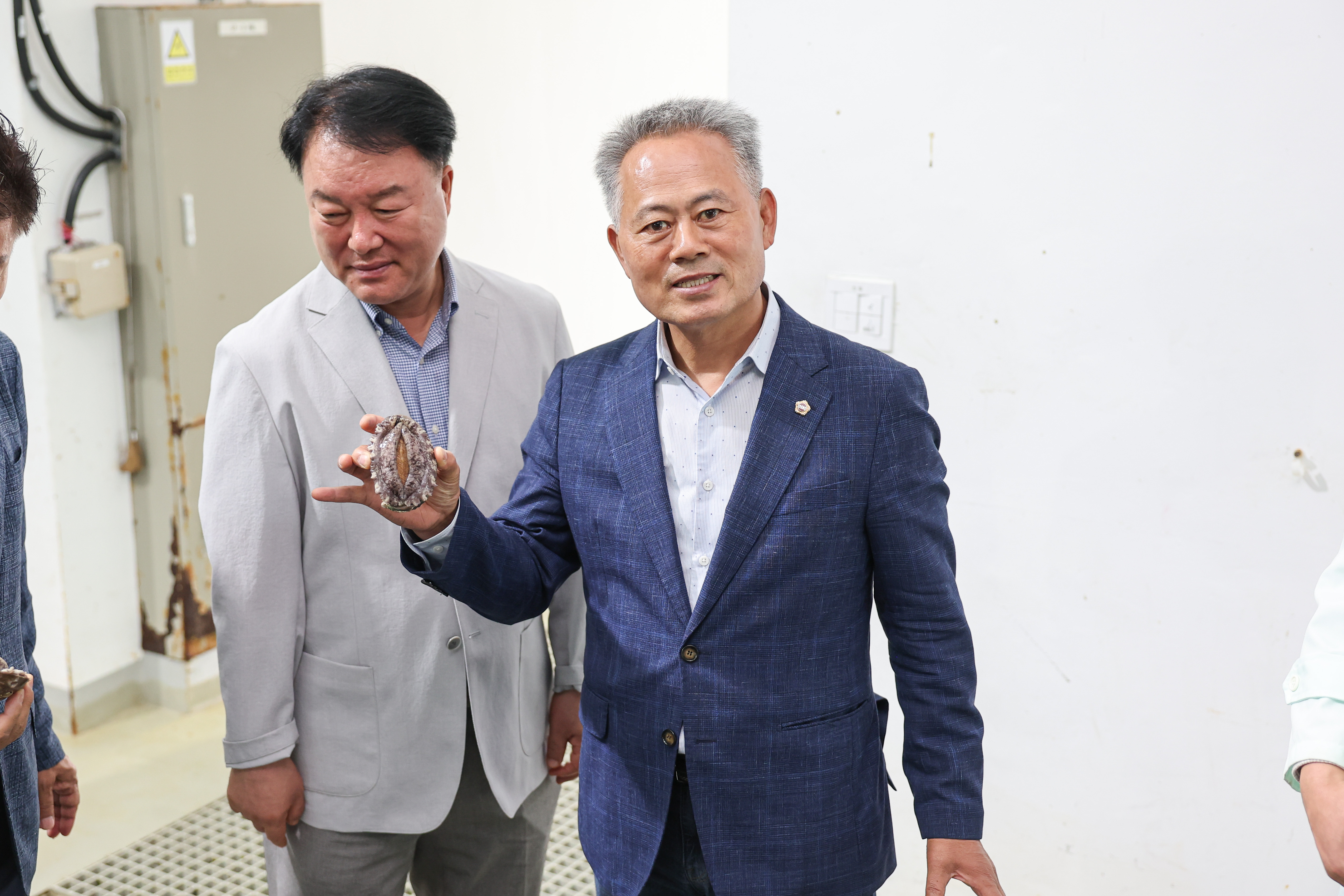 농수산위원회 현지활동 ‘해양수산과학원 수산종자연구소’ 첨부이미지 : 25년06월10일 농수산위원회 현지활동 ‘해양수산과학원 수산종자연구소’ (50).jpg
