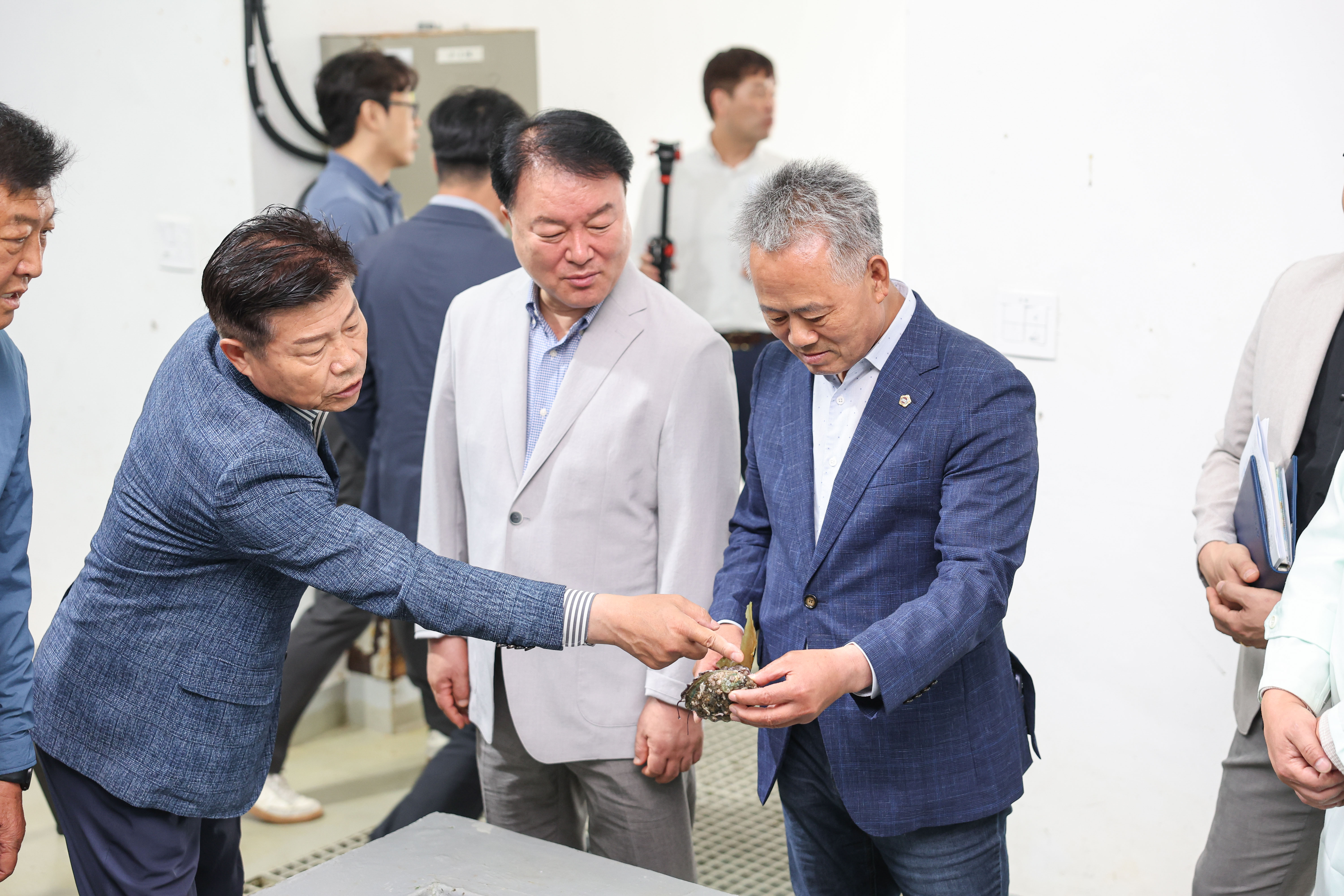 농수산위원회 현지활동 ‘해양수산과학원 수산종자연구소’ 첨부이미지 : 25년06월10일 농수산위원회 현지활동 ‘해양수산과학원 수산종자연구소’ (53).jpg