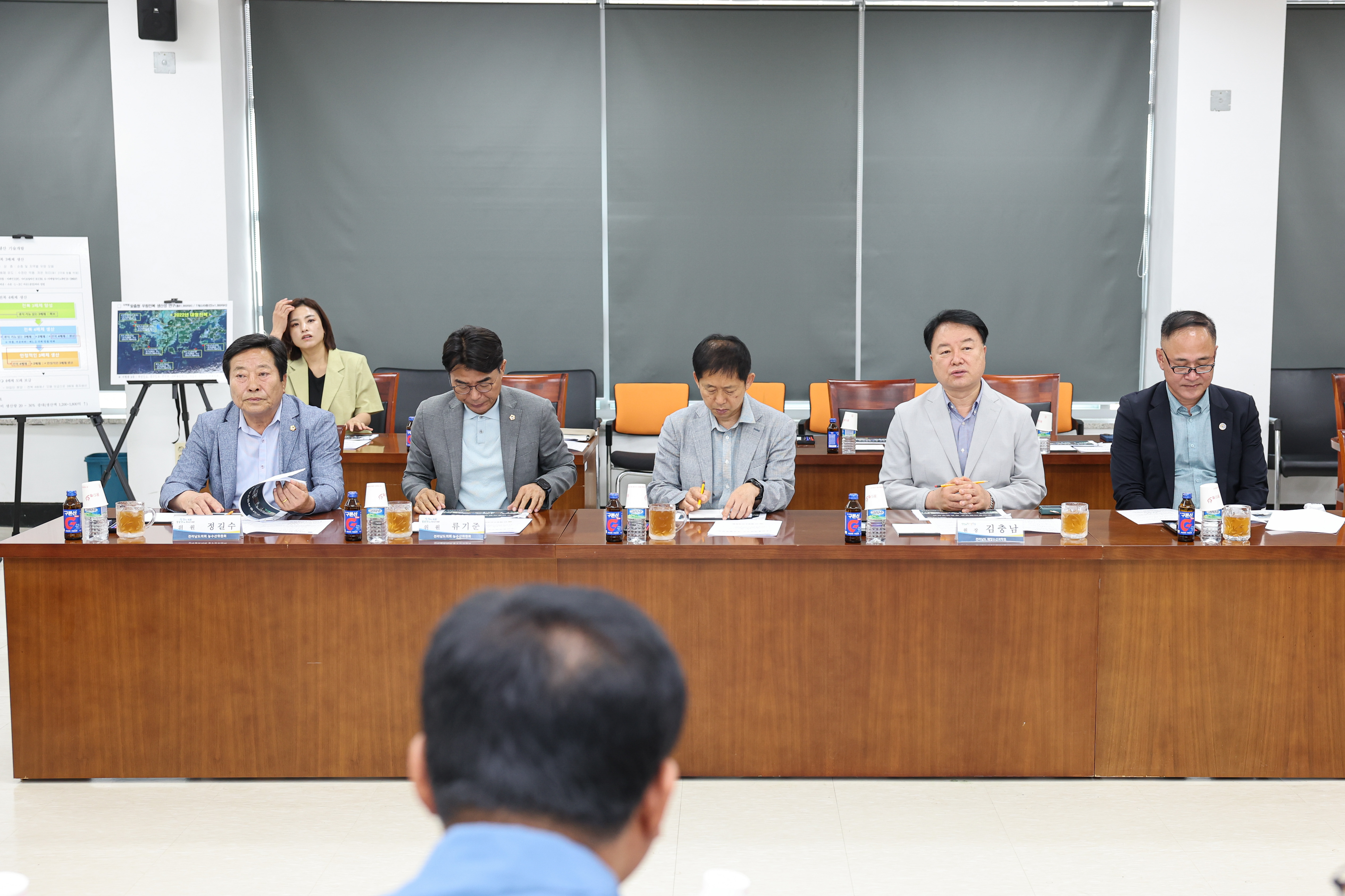 농수산위원회 현지활동 ‘해양수산과학원 수산종자연구소’ 첨부이미지 : 25년06월10일 농수산위원회 현지활동 ‘해양수산과학원 수산종자연구소’ (2).jpg