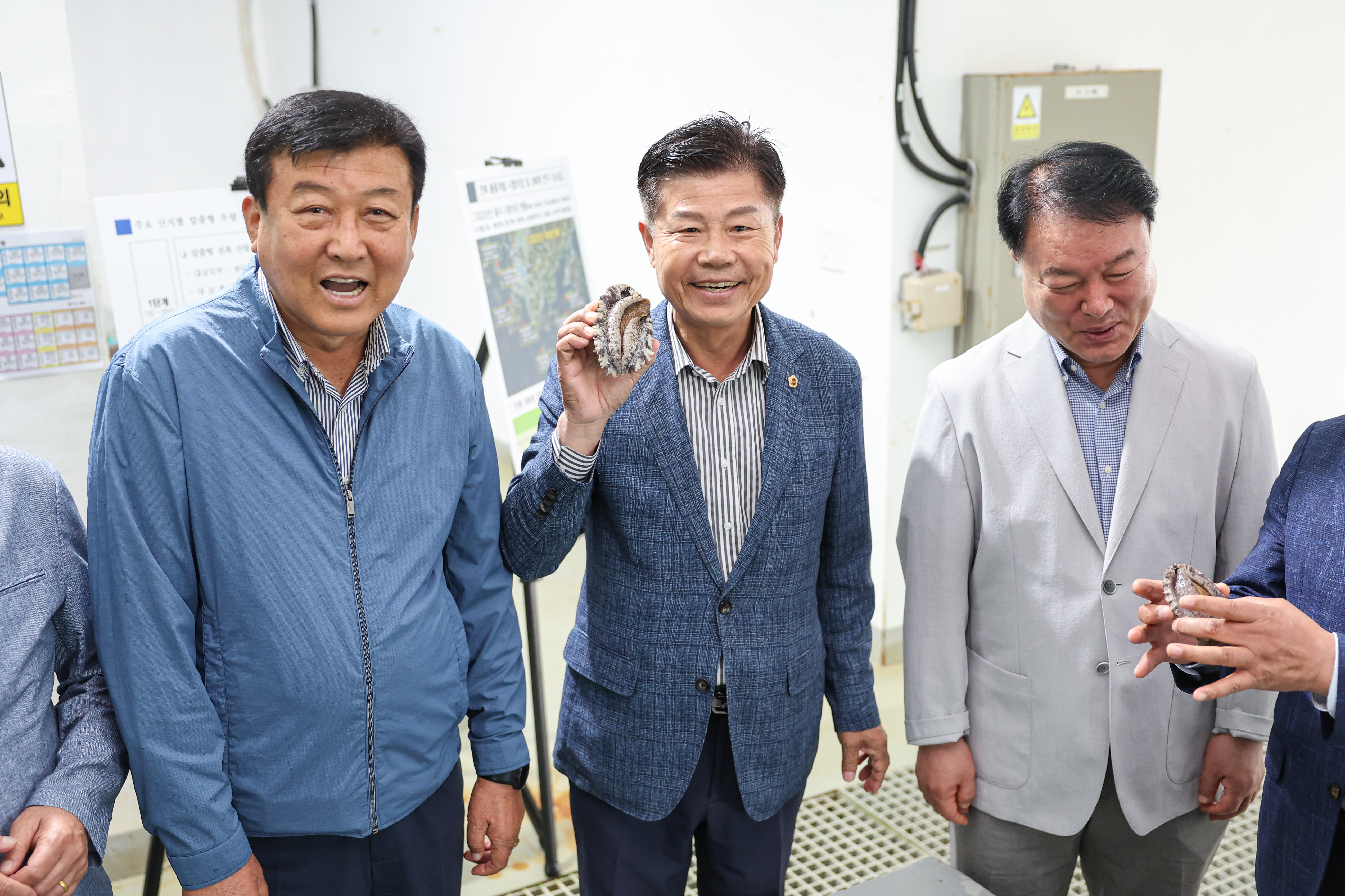 농수산위원회 현지활동 ‘해양수산과학원 수산종자연구소’ 첨부이미지 : 25년06월10일 농수산위원회 현지활동 ‘해양수산과학원 수산종자연구소’ (49).jpg