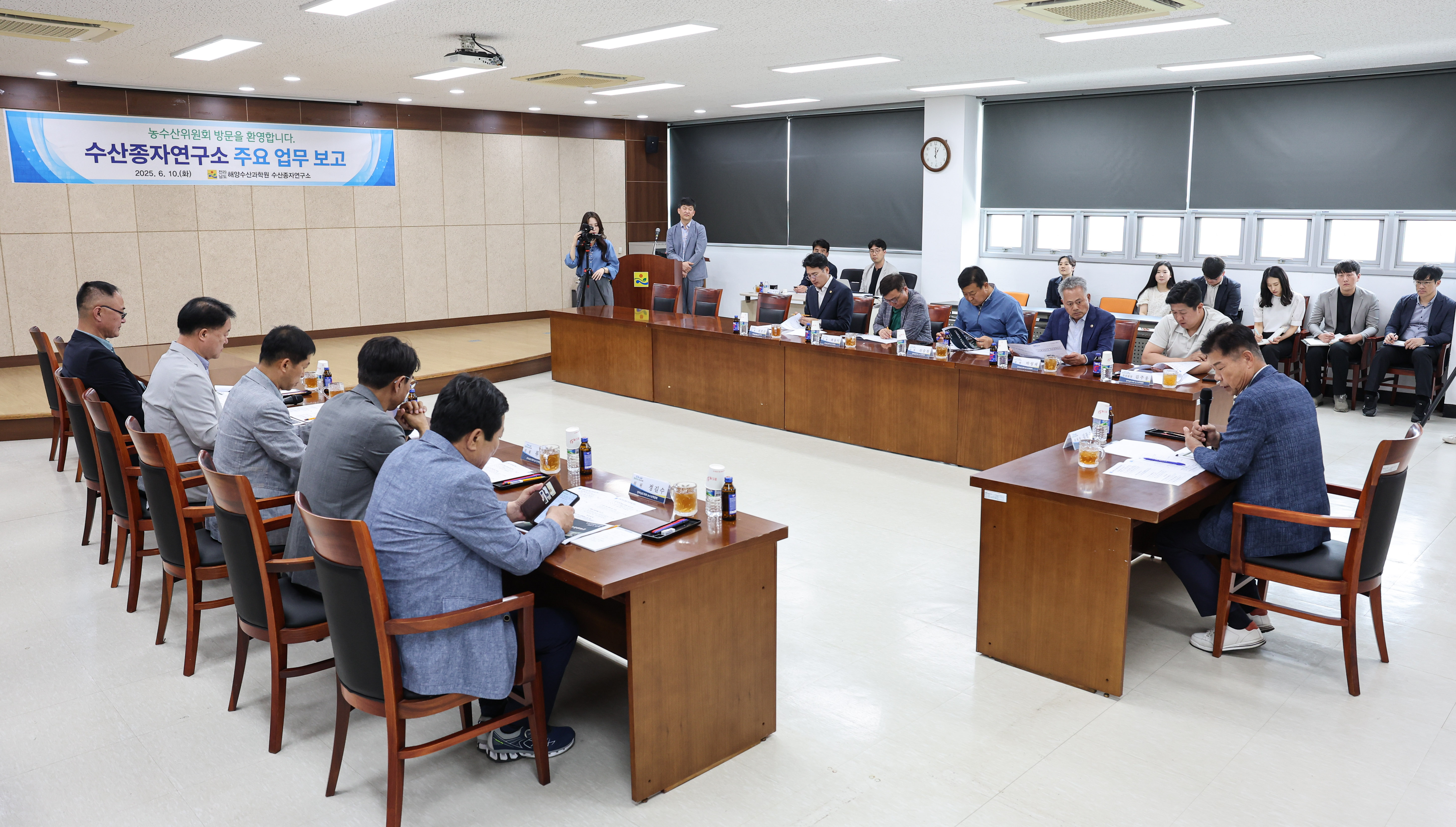 농수산위원회 현지활동 ‘해양수산과학원 수산종자연구소’ 첨부이미지 : 25년06월10일 농수산위원회 현지활동 ‘해양수산과학원 수산종자연구소’ (4).jpg