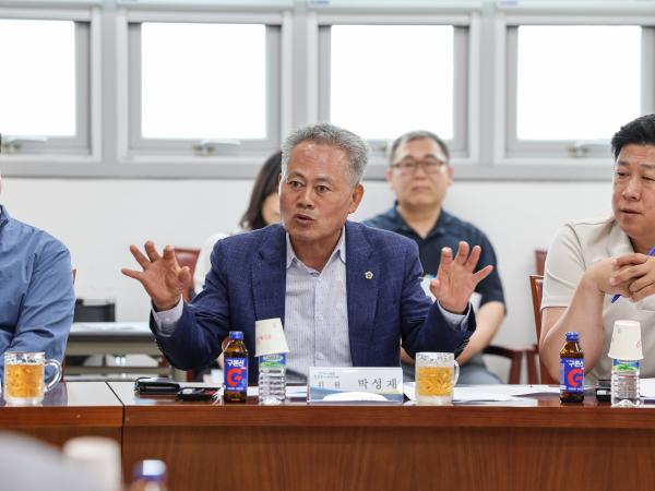 농수산위원회 현지활동 ‘해양수산과학원 수산종자연구소’ 첨부이미지 : 25년06월10일 농수산위원회 현지활동 ‘해양수산과학원 수산종자연구소’ (25).jpg