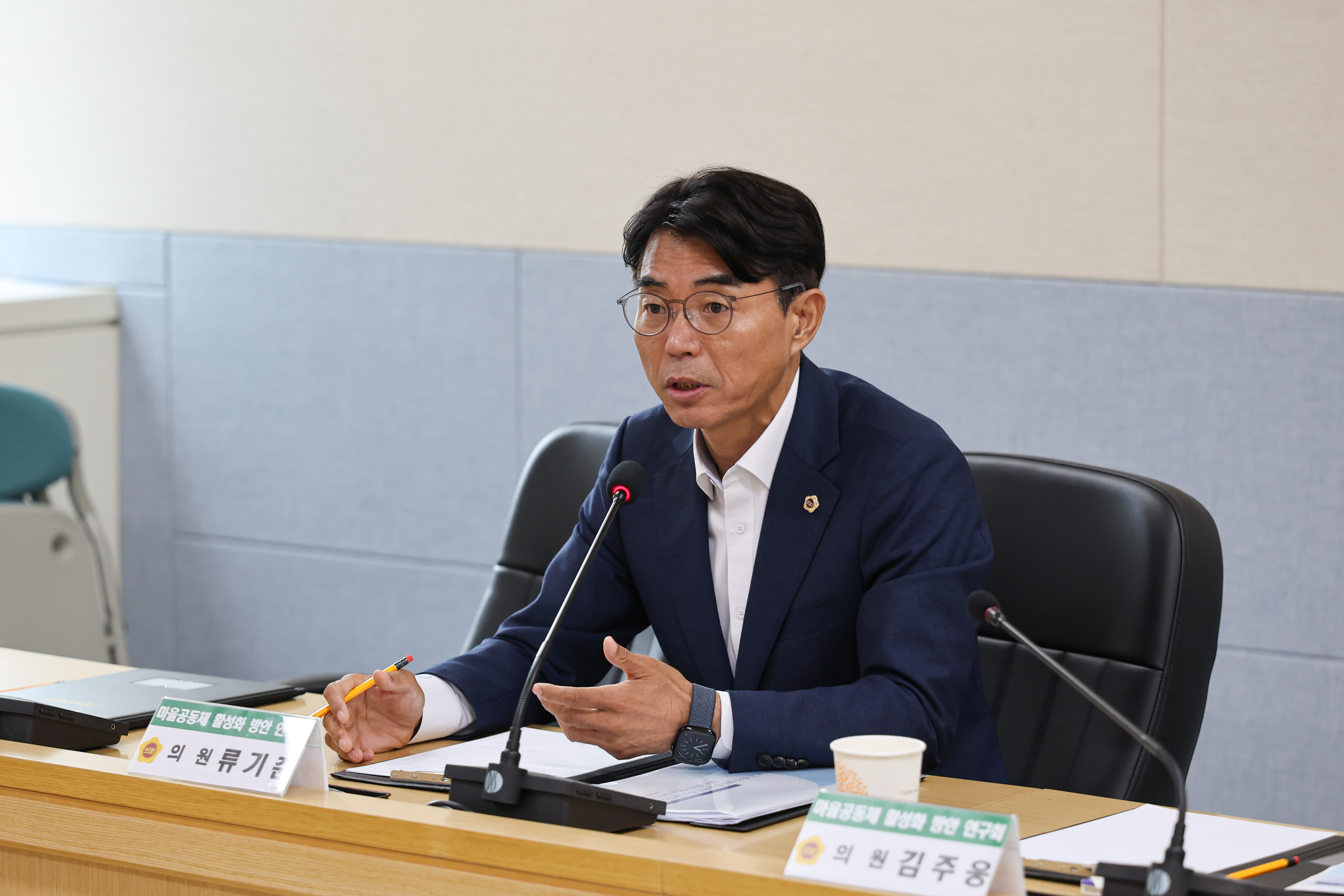 마을공동체 활성화 방안 연구회 간담회 첨부이미지 : 25년06월17일 마을공동체 활성화 방안 연구회 간담회 (9).jpg