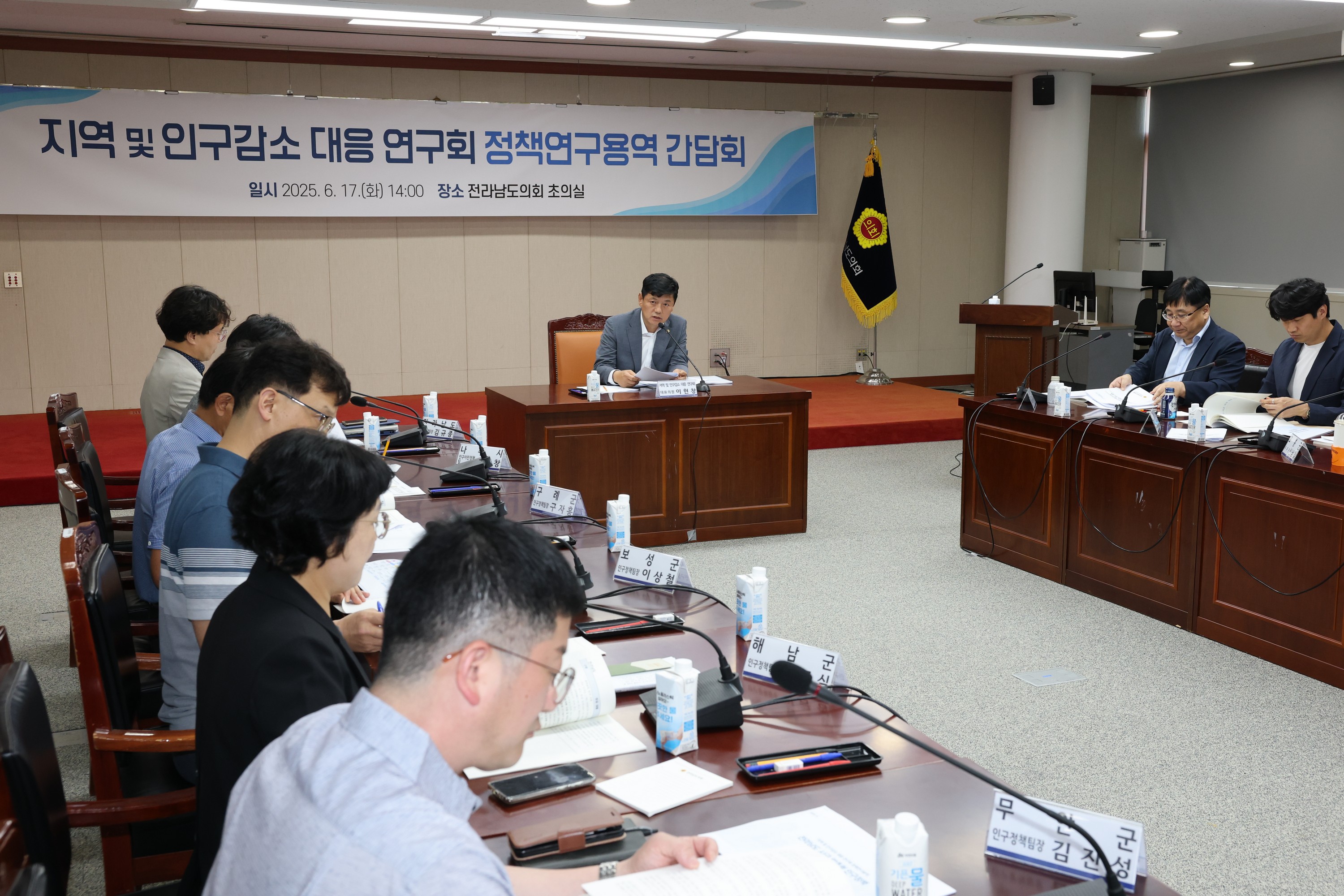 지역 및 인구감소 대응 연구회 간담회 첨부이미지 : 25년06월17일 지역 및 인구감소 대응 연구회 간담회 - 006.jpg