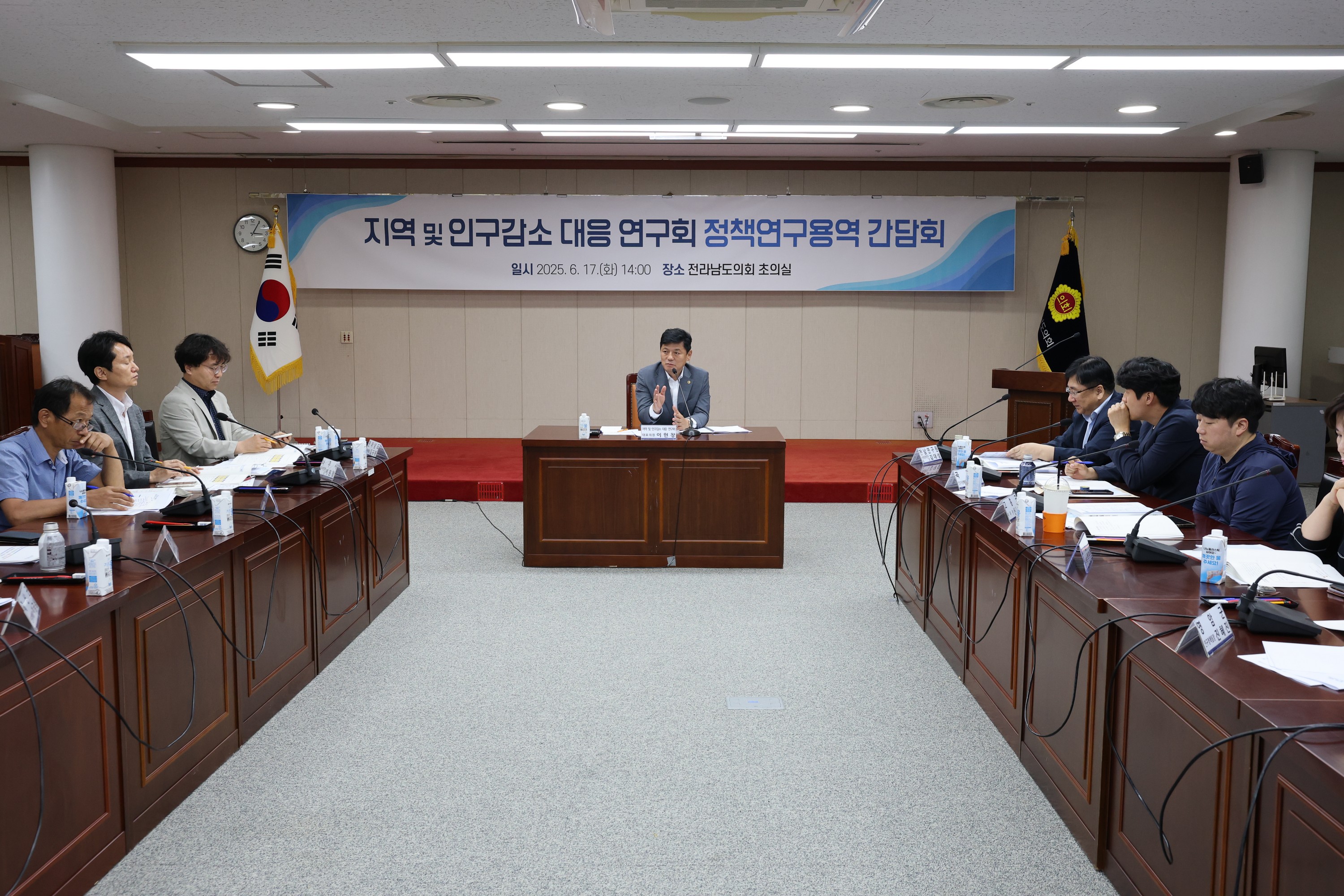 지역 및 인구감소 대응 연구회 간담회 첨부이미지 : 25년06월17일 지역 및 인구감소 대응 연구회 간담회 - 014.jpg