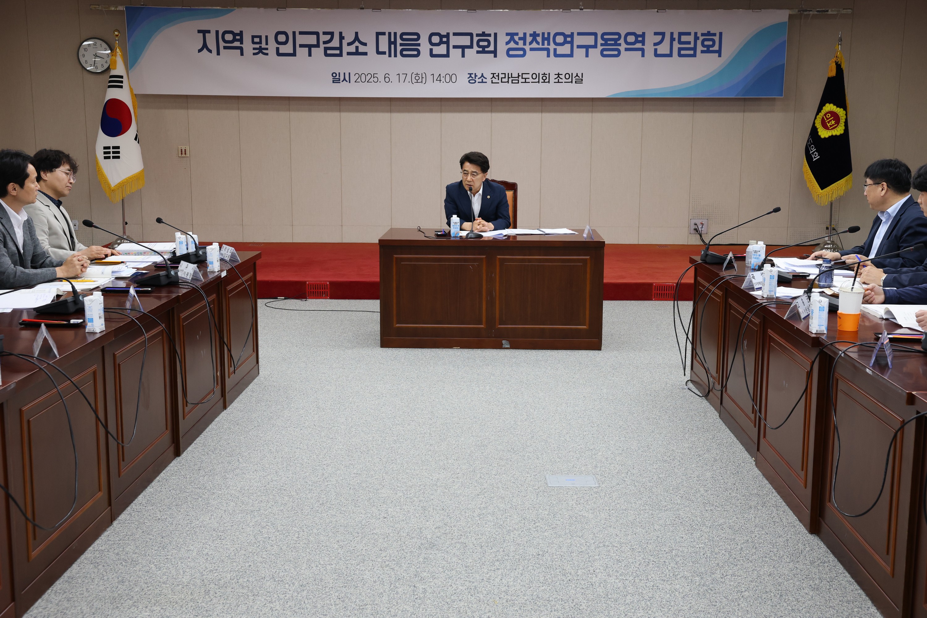 지역 및 인구감소 대응 연구회 간담회 첨부이미지 : 25년06월17일 지역 및 인구감소 대응 연구회 간담회 - 028.jpg