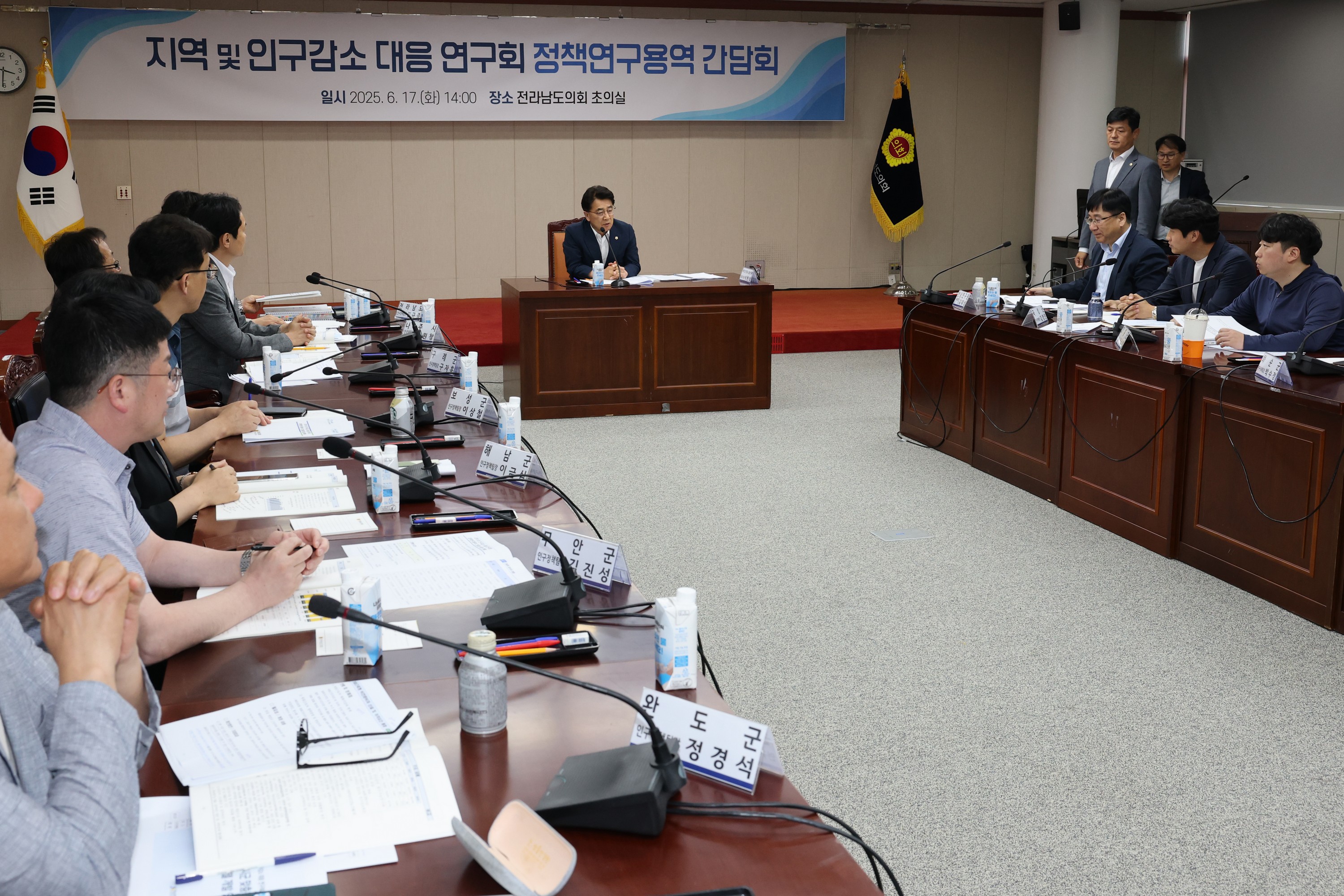 지역 및 인구감소 대응 연구회 간담회 첨부이미지 : 25년06월17일 지역 및 인구감소 대응 연구회 간담회 - 023.jpg
