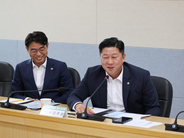 25년06월17일 마을공동체 활성화 방안 연구회 간담회 첨부이미지 : 25년06월17일 마을공동체 활성화 방안 연구회 간담회 (16).jpg