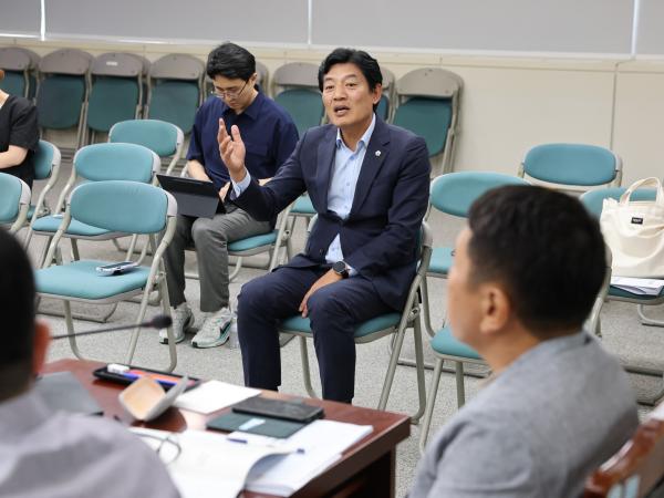 지역 및 인구감소 대응 연구회 간담회 첨부이미지 : 25년06월17일 지역 및 인구감소 대응 연구회 간담회 - 019.jpg