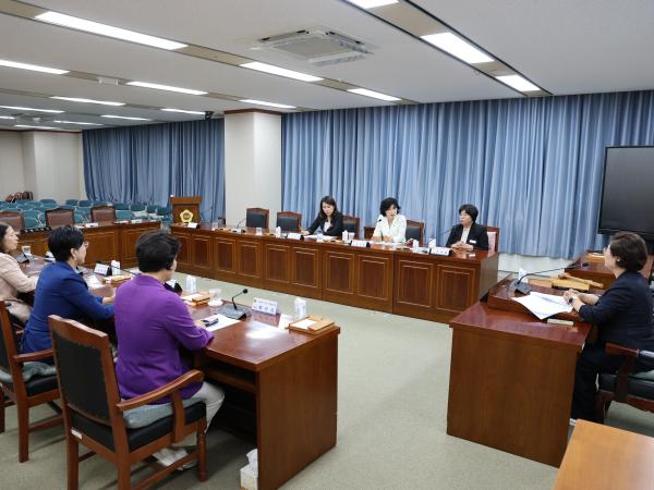 가족행복 정책 특별위원회 제1차 회의 첨부이미지 : 25년06월17일 가족행복 정책 특별위원회 제1차 회의 - 010.jpg
