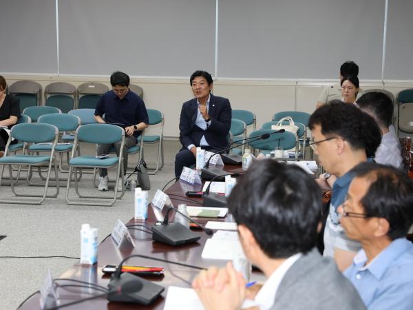 지역 및 인구감소 대응 연구회 간담회 첨부이미지 : 25년06월17일 지역 및 인구감소 대응 연구회 간담회 - 018.jpg