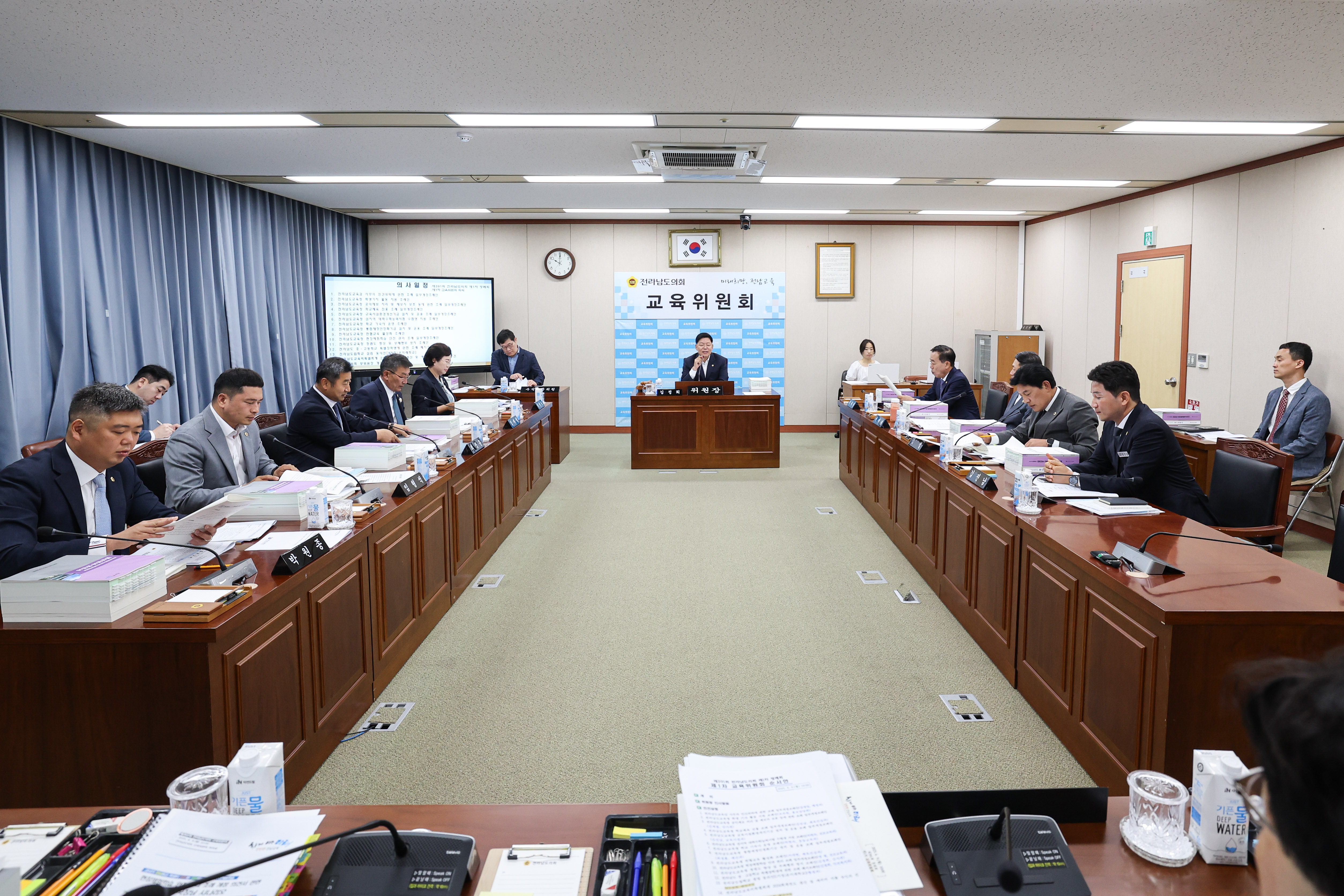 제391회 제1차 정례회 교육위원회 회의 첨부이미지 : 25년06월09일 제391회 제1차 정례회 교육위원회 회의 (1).jpg