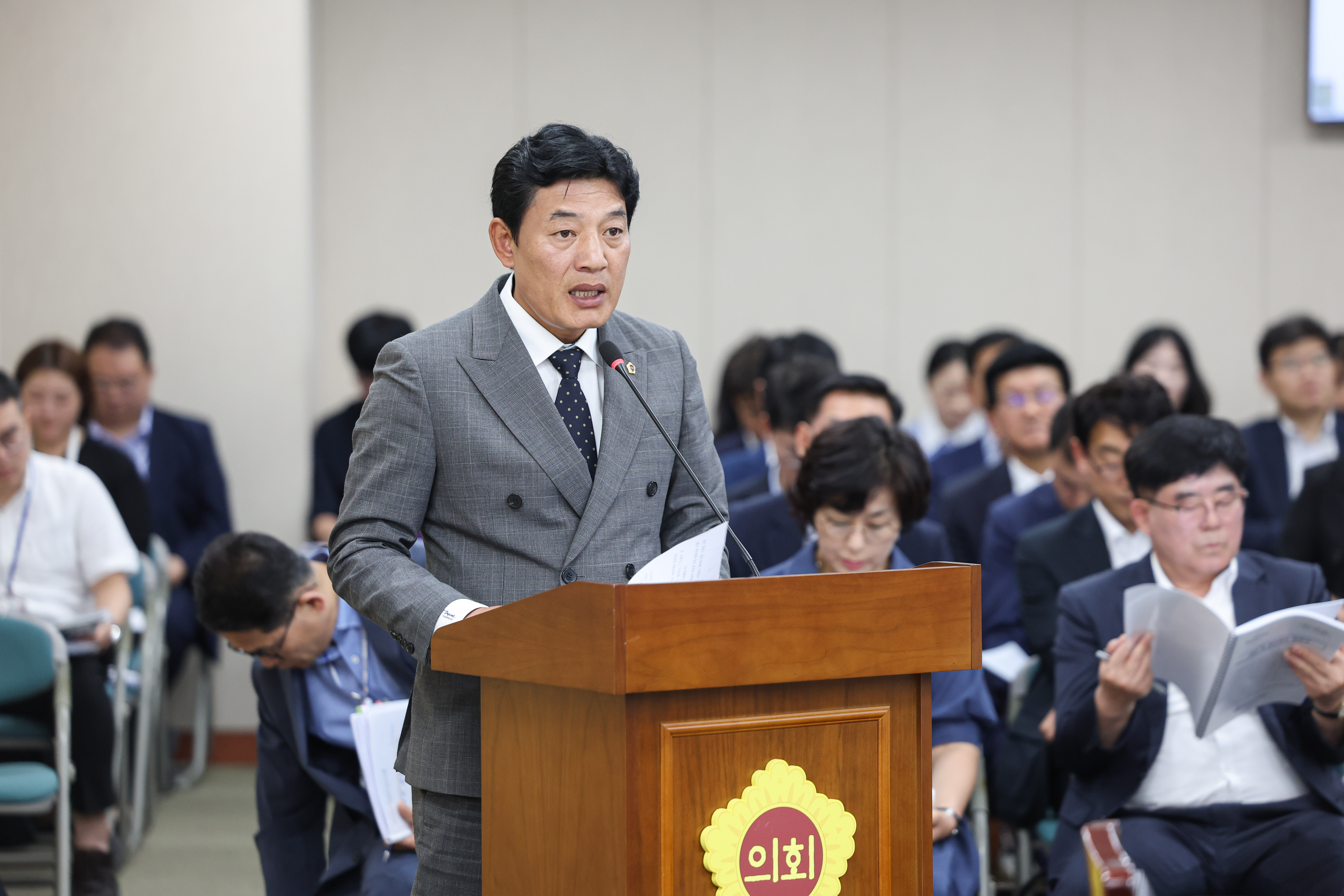 제391회 제1차 정례회 교육위원회 회의 첨부이미지 : 25년06월09일 제391회 제1차 정례회 교육위원회 회의 (36).jpg
