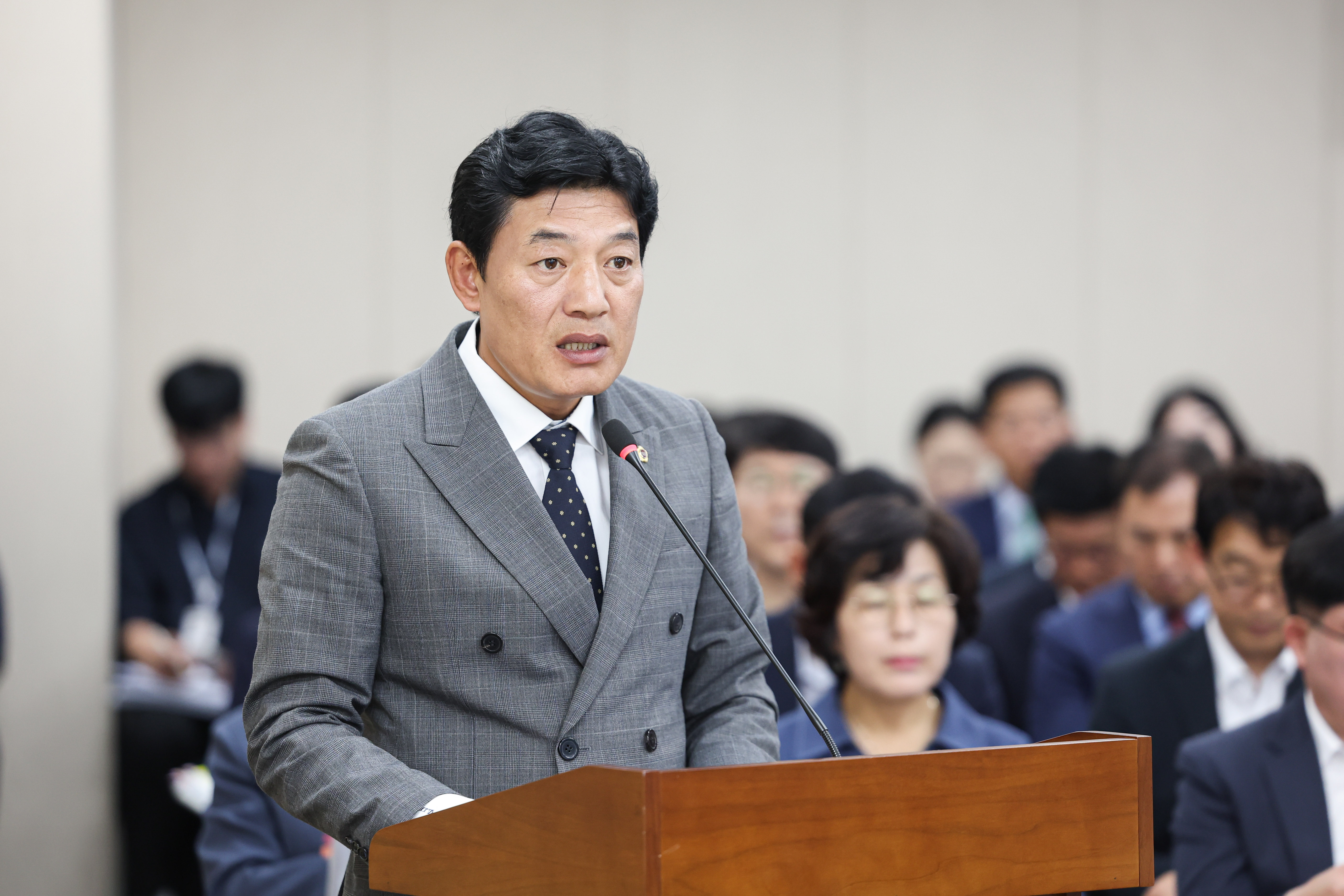 제391회 제1차 정례회 교육위원회 회의 첨부이미지 : 25년06월09일 제391회 제1차 정례회 교육위원회 회의 (34).jpg