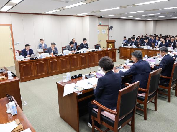 제391회 제1차 정례회 교육위원회 회의 첨부이미지 : 25년06월09일 제391회 제1차 정례회 교육위원회 회의 (6).jpg