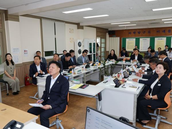 제391회 정례회 교육위원회 순천북초등학교 현지활동 첨부이미지 : 25년06월10일 제391회 정례회 교육위원회 순천북초등학교 현지활동 - 011.jpg
