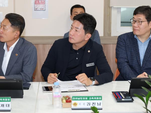 제391회 정례회 교육위원회 순천북초등학교 현지활동 첨부이미지 : 25년06월10일 제391회 정례회 교육위원회 순천북초등학교 현지활동 - 016.jpg