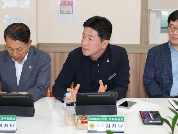 제391회 정례회 교육위원회 순천북초등학교 현지활동 첨부이미지 : 25년06월10일 제391회 정례회 교육위원회 순천북초등학교 현지활동 - 051.jpg