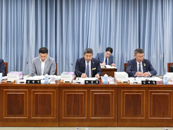 제391회 제1차 정례회 교육위원회 회의 첨부이미지 : 25년06월09일 제391회 제1차 정례회 교육위원회 회의 (2).jpg