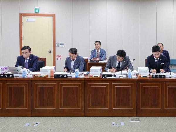 제391회 제1차 정례회 교육위원회 회의 첨부이미지 : 25년06월09일 제391회 제1차 정례회 교육위원회 회의 (5).jpg