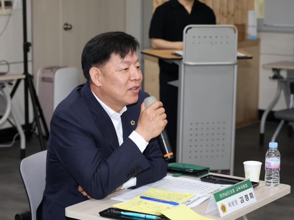 제391회 정례회 교육위원회 순천매산고등학교 현지활동 첨부이미지 : 25년06월10일 제391회 정례회 교육위원회 순천매산고등학교 현지활동 - 007.jpg