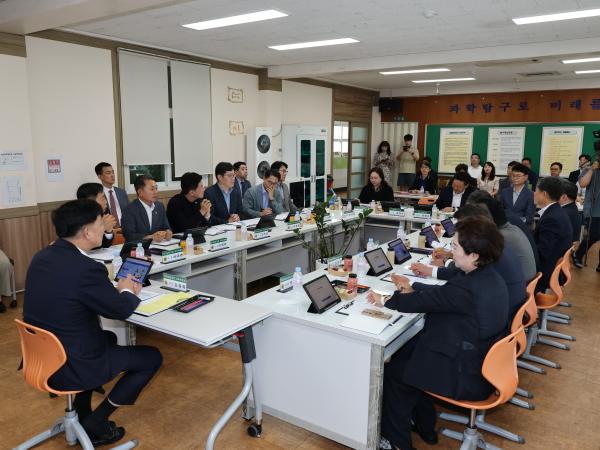 제391회 정례회 교육위원회 순천북초등학교 현지활동 첨부이미지 : 25년06월10일 제391회 정례회 교육위원회 순천북초등학교 현지활동 - 004.jpg