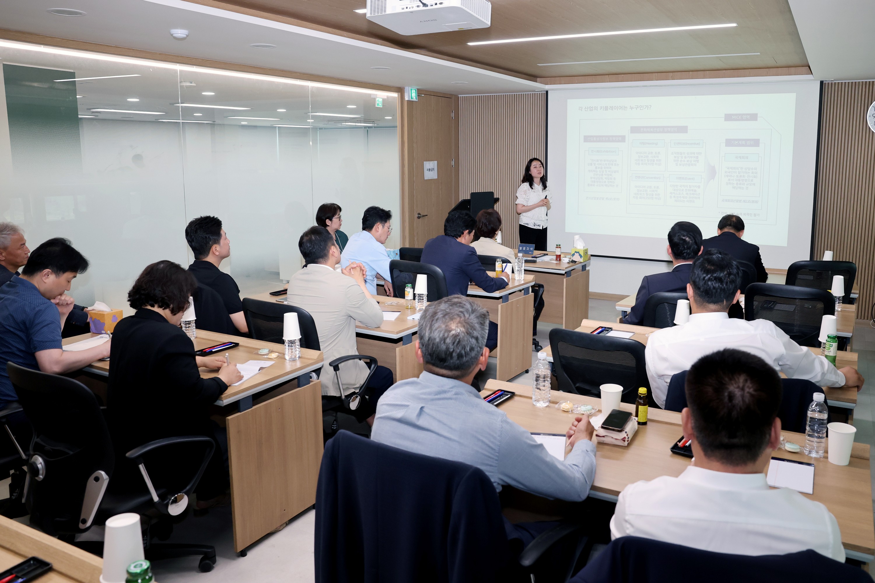 전라남도 마이스산업 활성화 연구회 현지활동 첨부이미지 : 25년06월18일  전라남도 마이스산업 활성화 연구회 현지활동 - 041.jpg