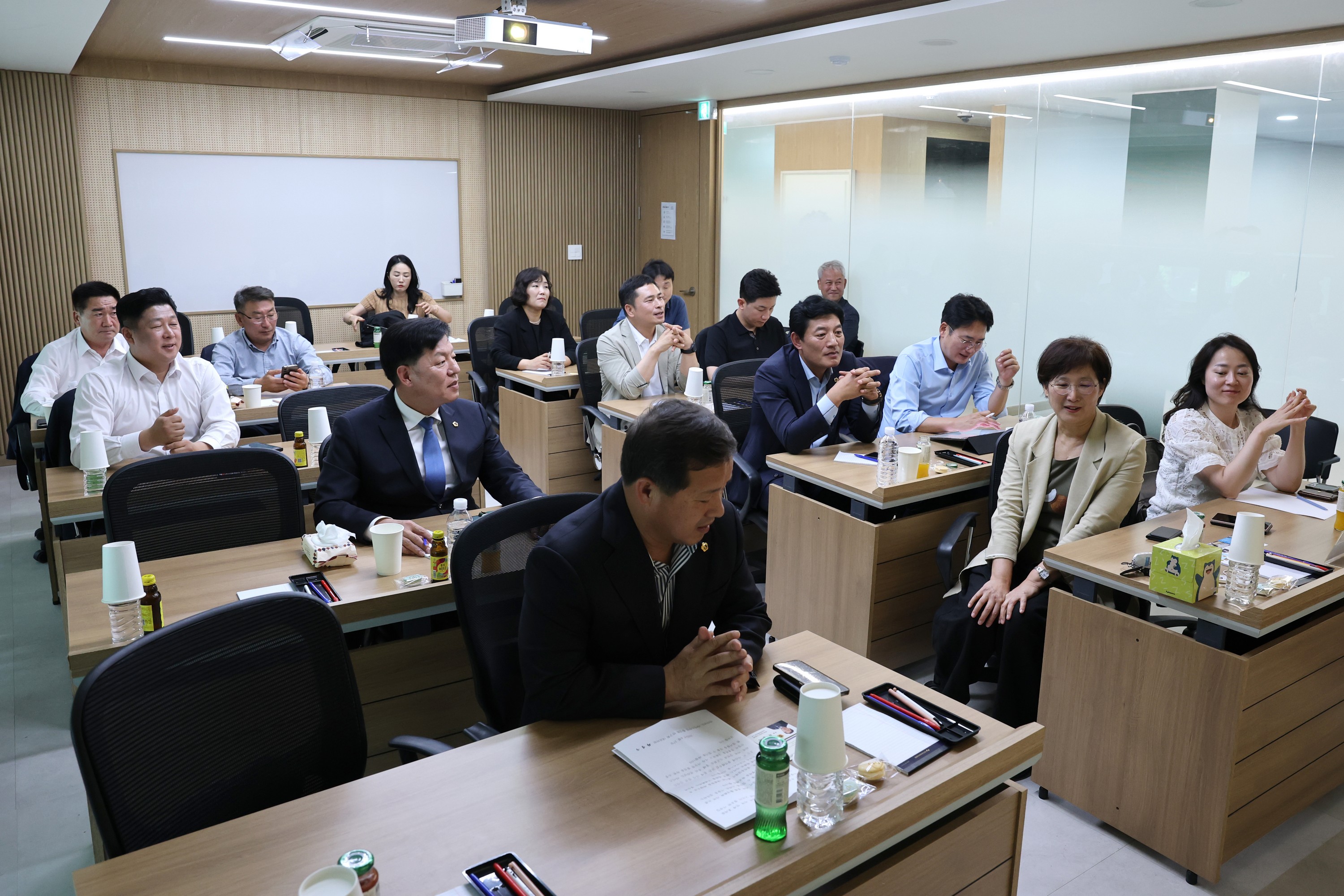 전라남도 마이스산업 활성화 연구회 현지활동 첨부이미지 : 25년06월18일  전라남도 마이스산업 활성화 연구회 현지활동 - 006.jpg