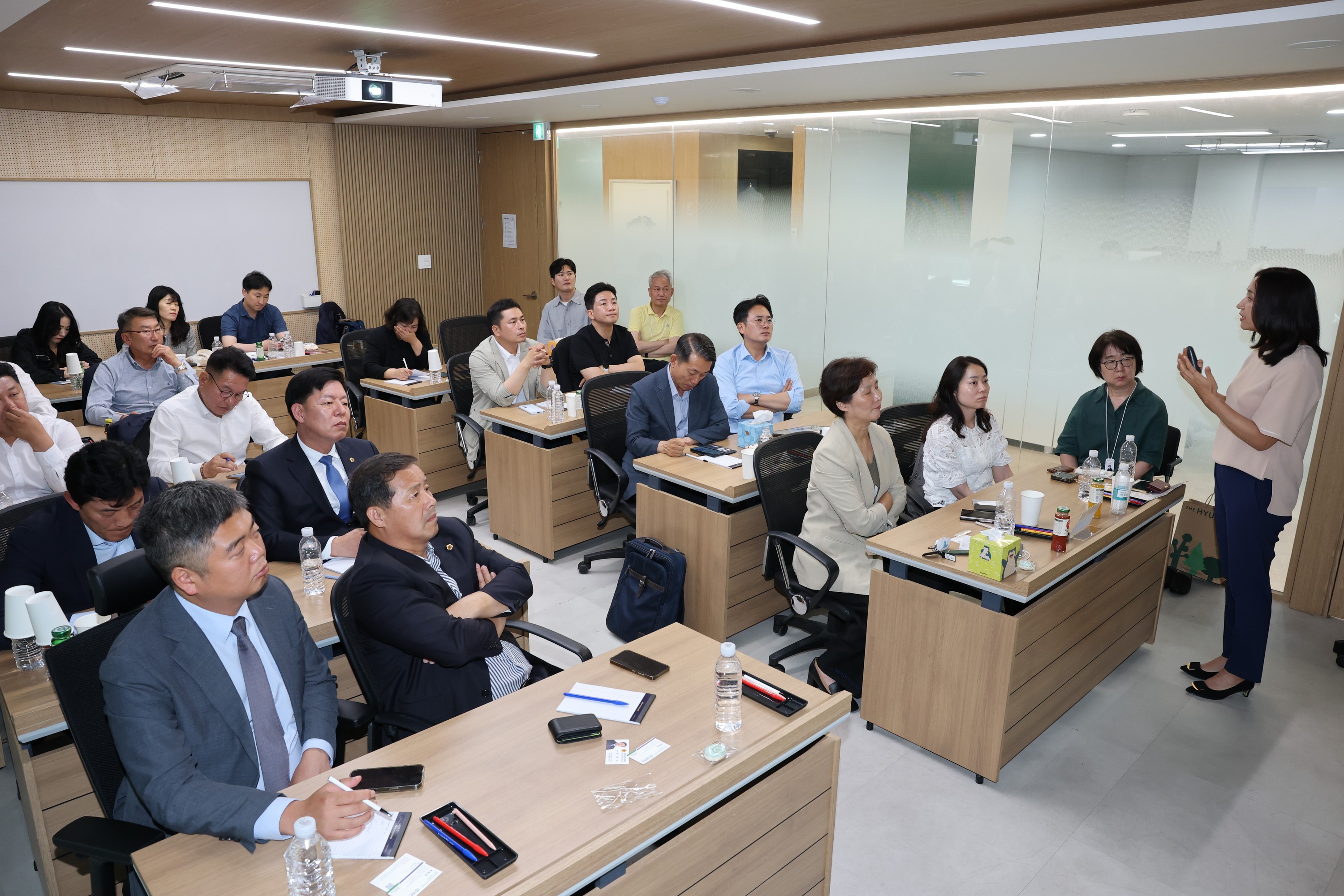 전라남도 마이스산업 활성화 연구회 현지활동 첨부이미지 : 25년06월18일  전라남도 마이스산업 활성화 연구회 현지활동 -  006.jpg