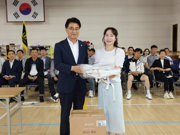 제7회 전라남도의장기 클럽최강전 배드민턴 대회 첨부이미지 : 25년06월14일 제7회 전라남도의장기 배드민턴 대회 - 021.jpg
