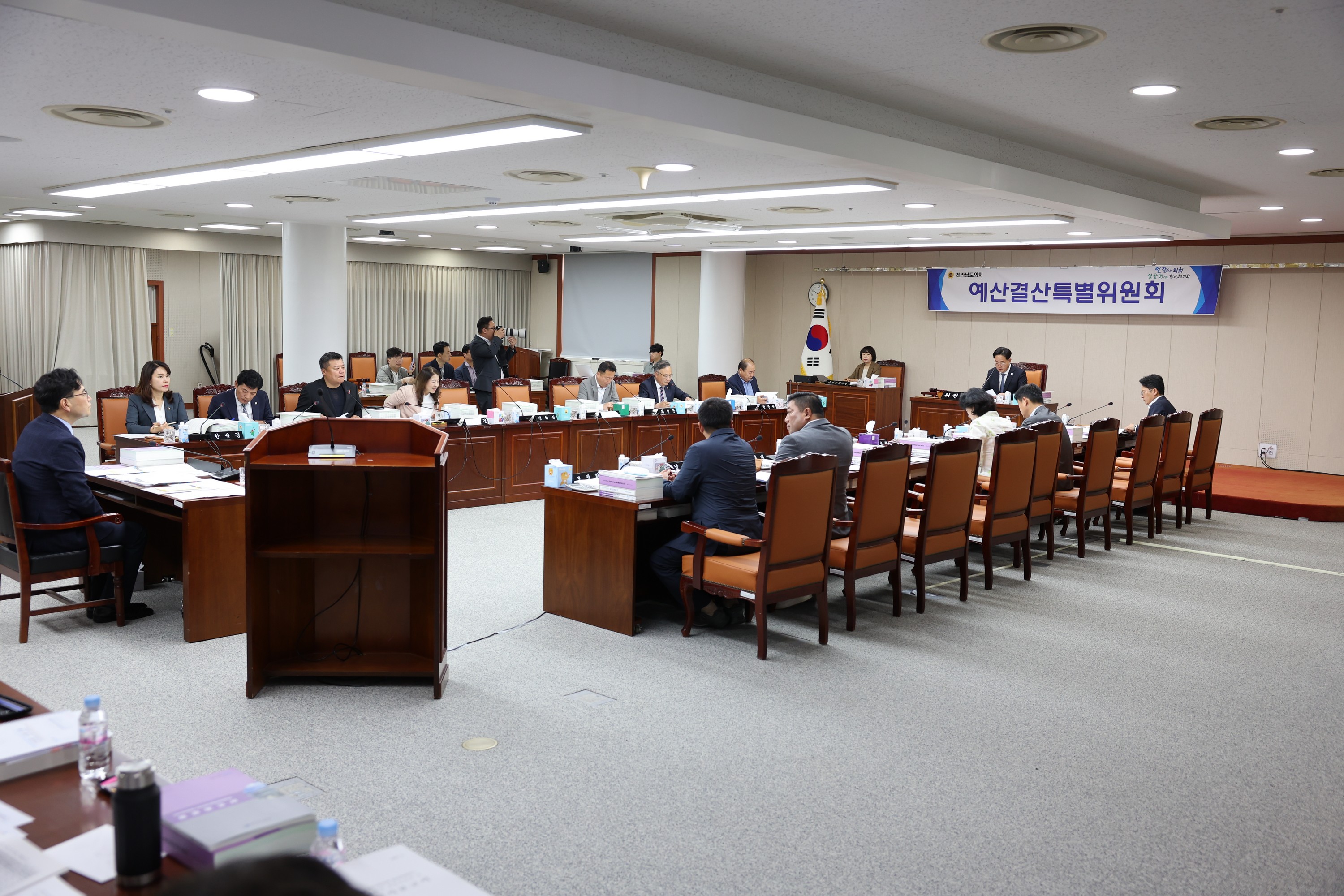 전라남도교육비특별회계 2024회계연도 결산 및 예비비 승인 심사 첨부이미지 : 25년06월13일 전라남도교육비택별회계 2024회계연도 결산 및 예비비 심사 - 006.jpg