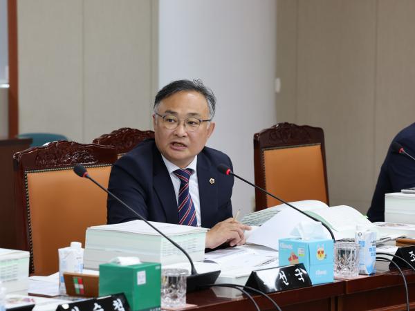 전라남도교육비특별회계 2024회계연도 결산 및 예비비 승인 심사 첨부이미지 : 25년06월13일 전라남도교육비택별회계 2024회계연도 결산 및 예비비 심사 - 038.jpg