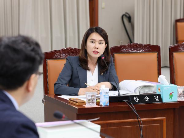 전라남도교육비특별회계 2024회계연도 결산 및 예비비 승인 심사 첨부이미지 : 25년06월13일 전라남도교육비택별회계 2024회계연도 결산 및 예비비 심사 - 022.jpg
