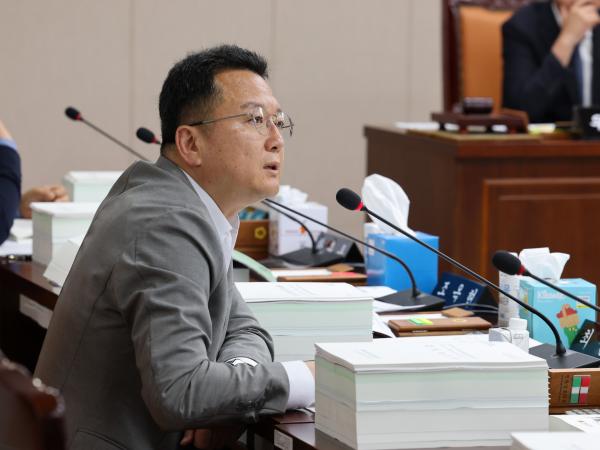 전라남도교육비특별회계 2024회계연도 결산 및 예비비 승인 심사 첨부이미지 : 25년06월13일 전라남도교육비택별회계 2024회계연도 결산 및 예비비 심사 - 084.jpg